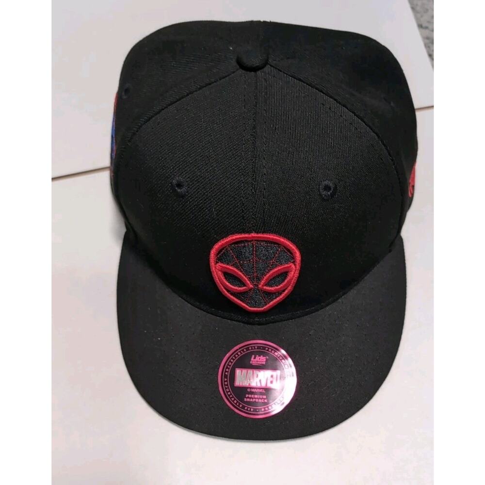 Lids Exclusive Marvel Spider-man Ball Cap adjustable Black Embroiderd